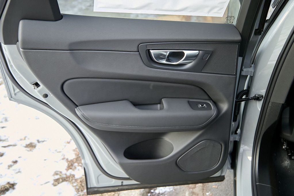 2026 VOLVO XC60 - Image 19