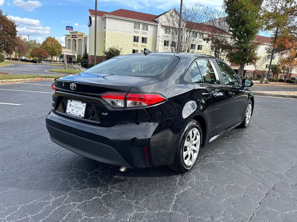 2025 Toyota Corolla LE photo 3