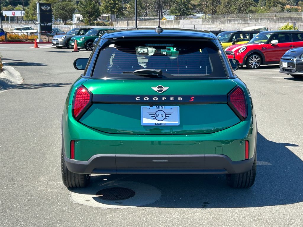 2025 Mini Cooper 4 Door Hardtop Iconic photo 2