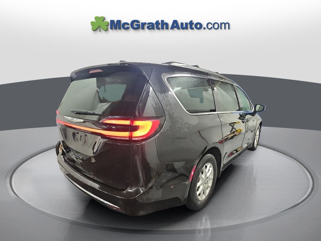 2022 Chrysler Pacifica Touring L photo 4