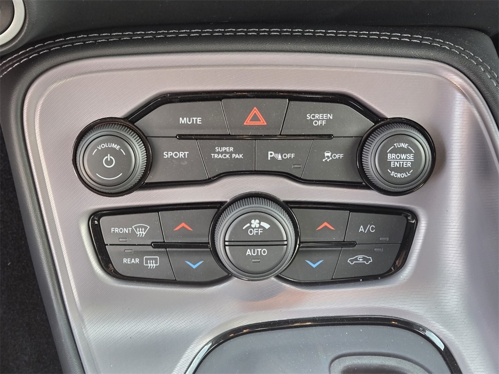 2023 Dodge Challenger R/T photo 12