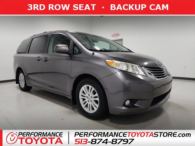 2014 Toyota Sienna Limited's photo