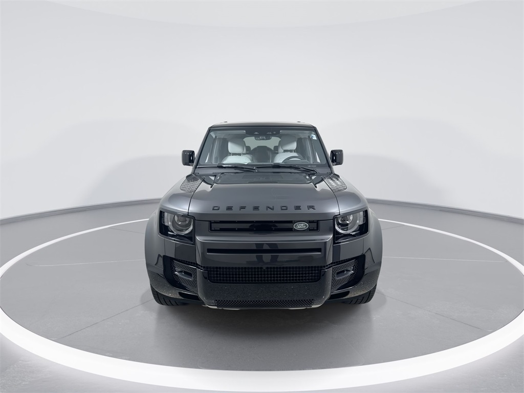 2025 Land Rover Defender 130 X-Dynamic SE photo 3