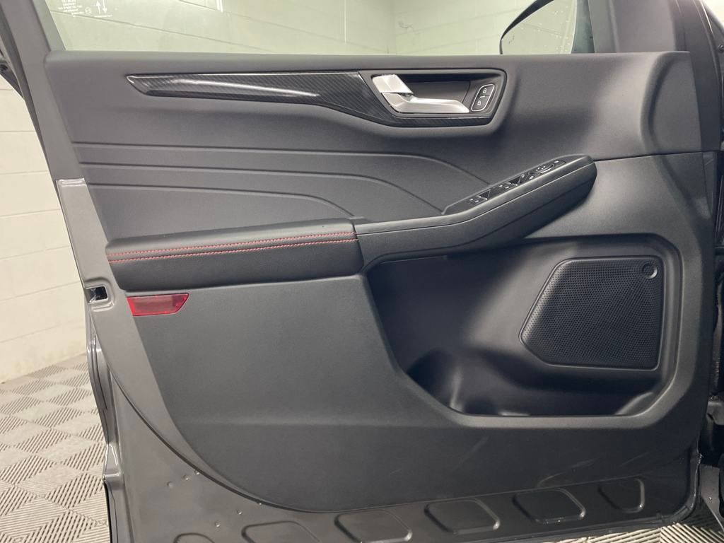 2025 Ford Escape Hybrid ST-Line photo 12