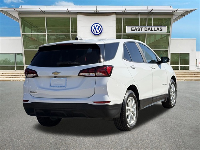 2022 Chevrolet Equinox LS photo 3
