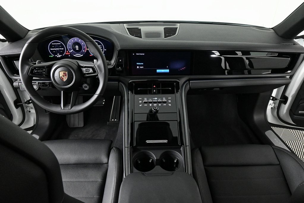 2025 Porsche Panamera 4 photo 18