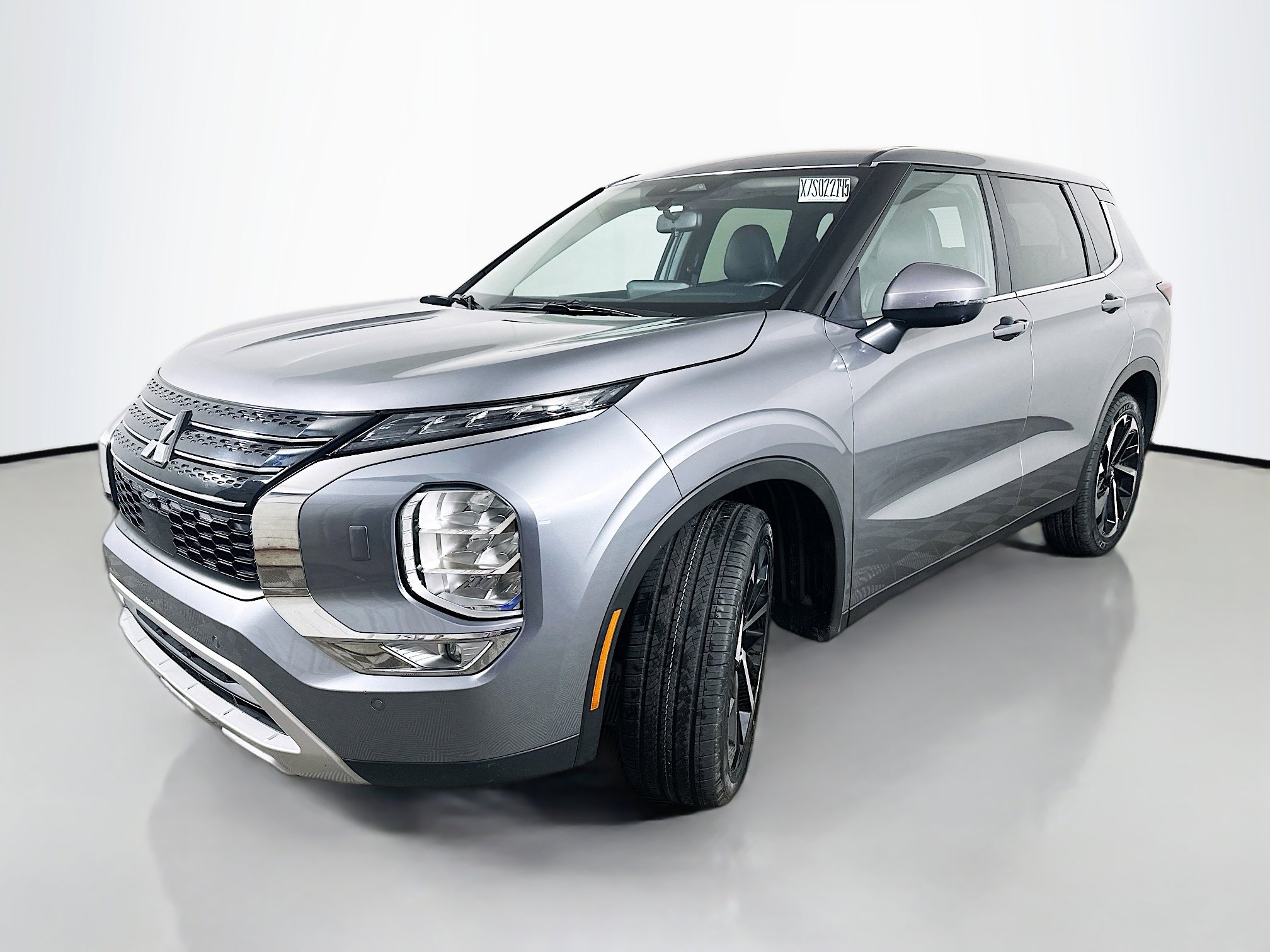 2024 Mitsubishi Outlander SE photo 2