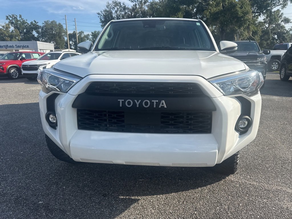 2022 Toyota 4Runner SR5 photo 2