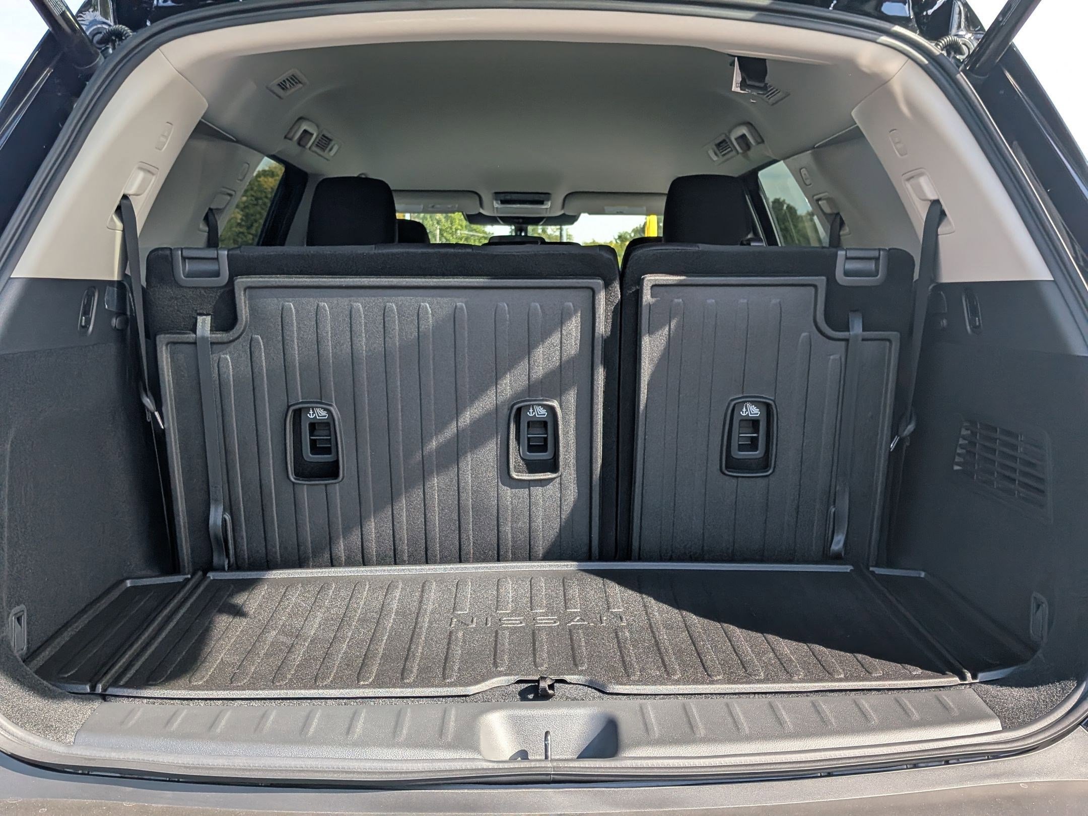 2025 Nissan Pathfinder SV photo 17