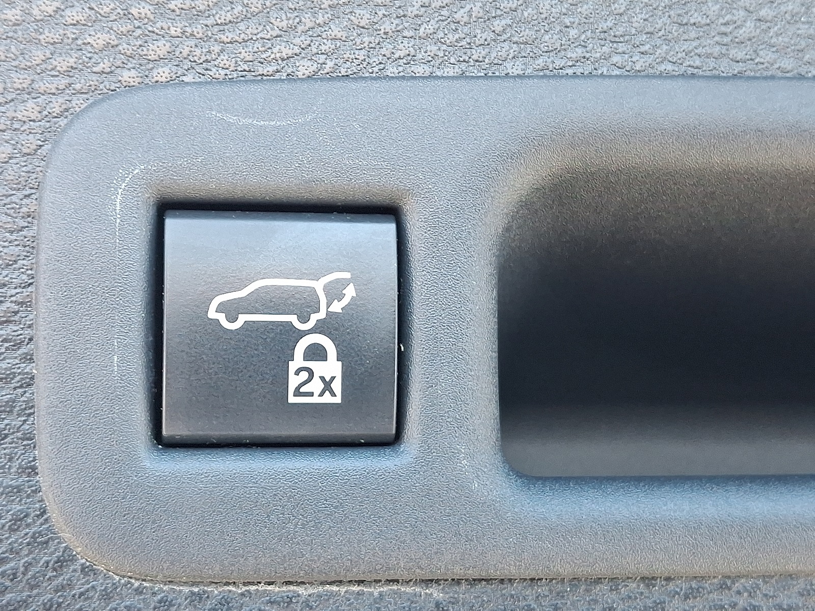 2024 Toyota Sienna Platinum photo 30