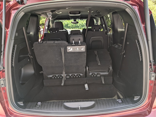 2020 Chrysler Pacifica Touring photo 9