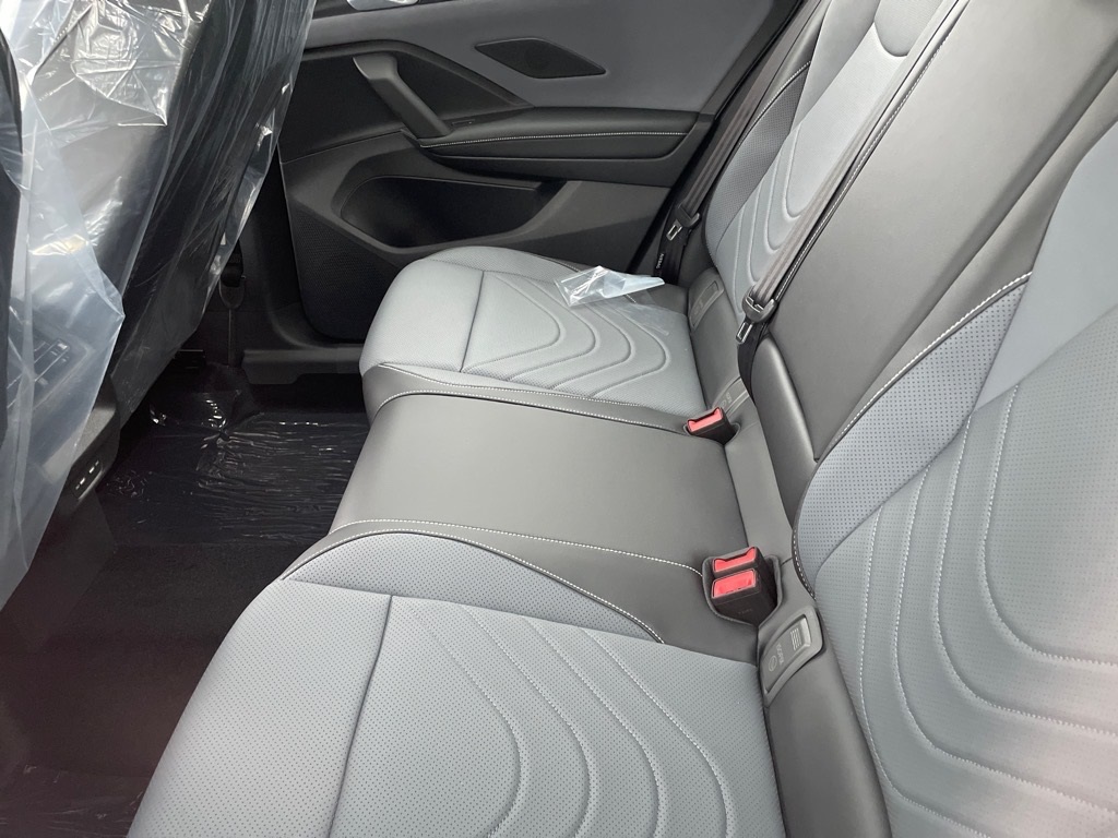 2025 Volkswagen Tiguan SE R-Line Black photo 2