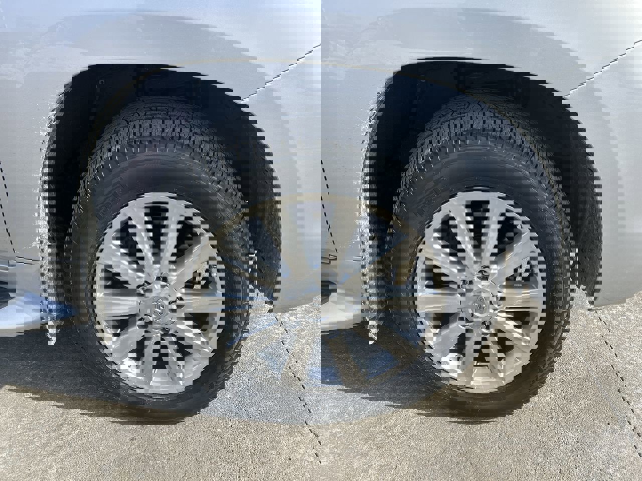 Used 2010 Lexus LX 570 with VIN JTJHY7AX6A4044284 for sale in Kansas City