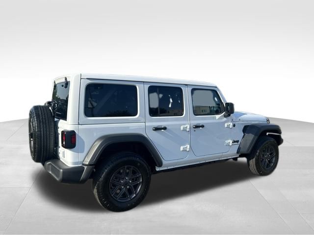 2025 Jeep Wrangler Sahara photo 4