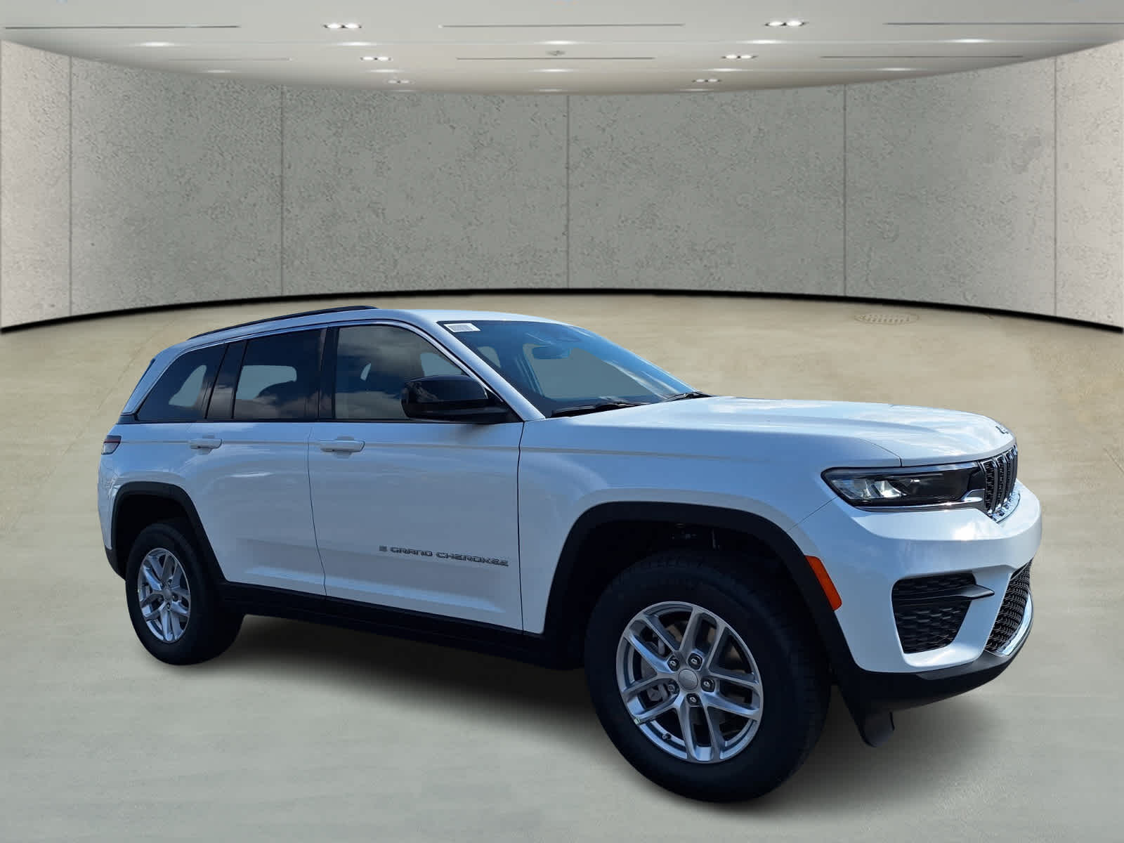 2025 Jeep Grand Cherokee Laredo X photo 3
