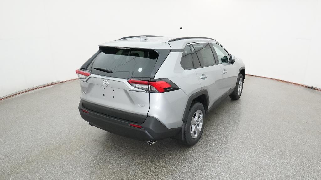 2025 Toyota RAV4 XLE photo 19
