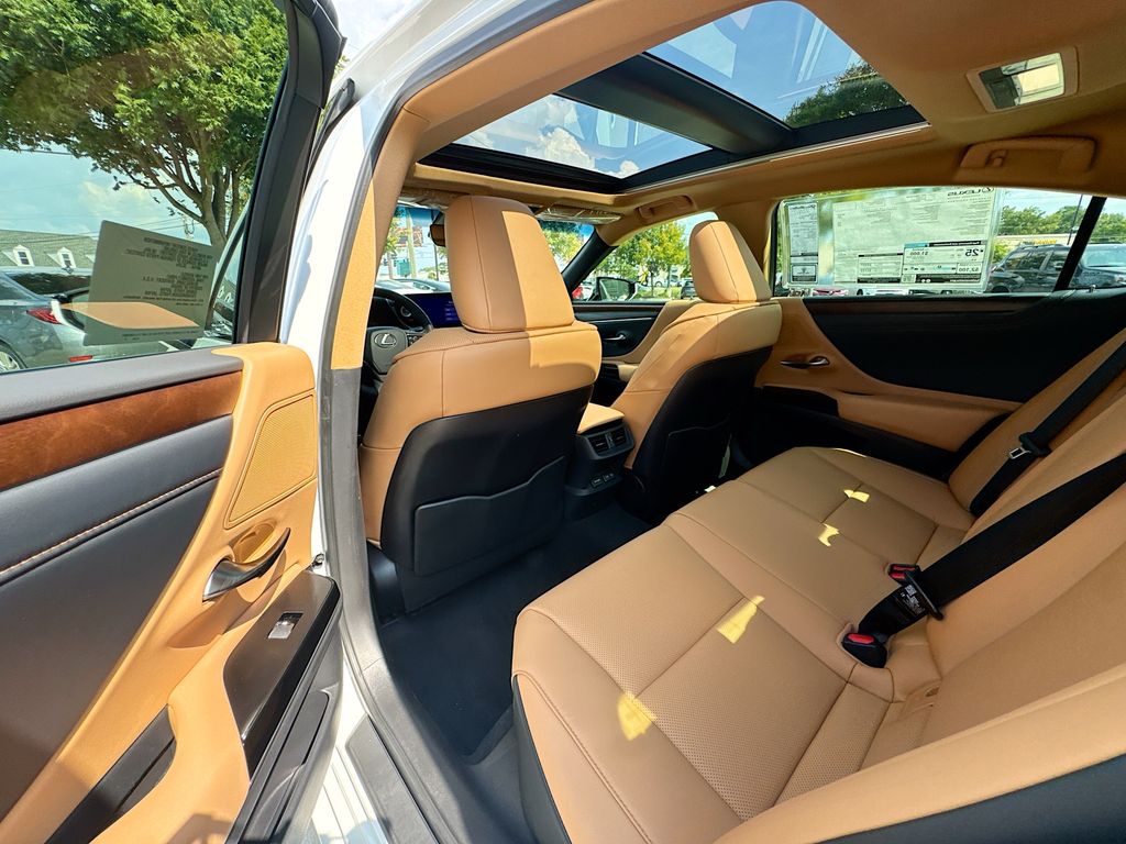 2025 Lexus ES 350 F SPORT Design photo 36