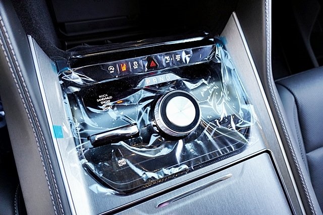 New 2025 Bright White Clear-Coat Exterior Paint Jeep Series II image 36