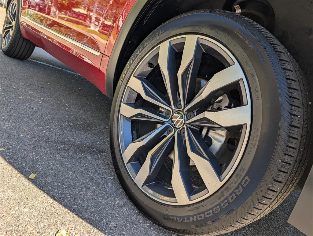 2022 Volkswagen Atlas Cross Sport V6 SEL Premium R-Line photo 8
