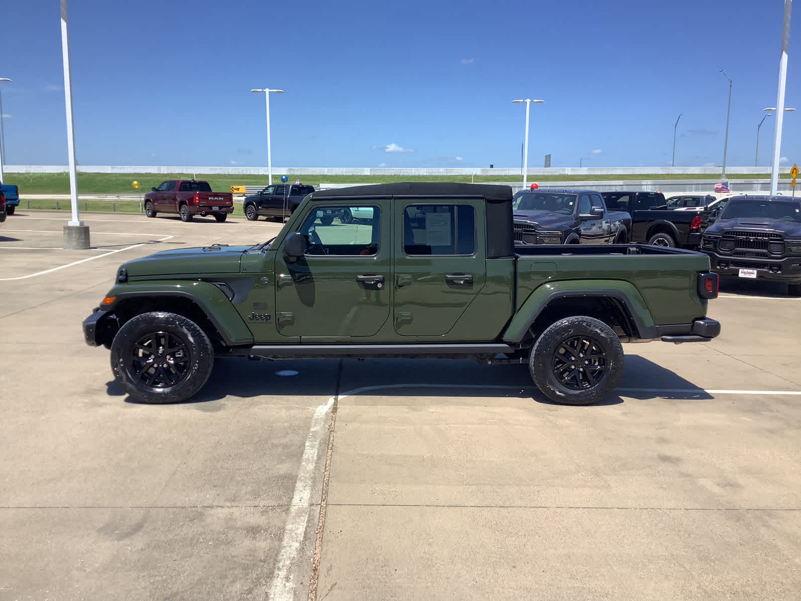 2023 Jeep Gladiator Freedom photo 6