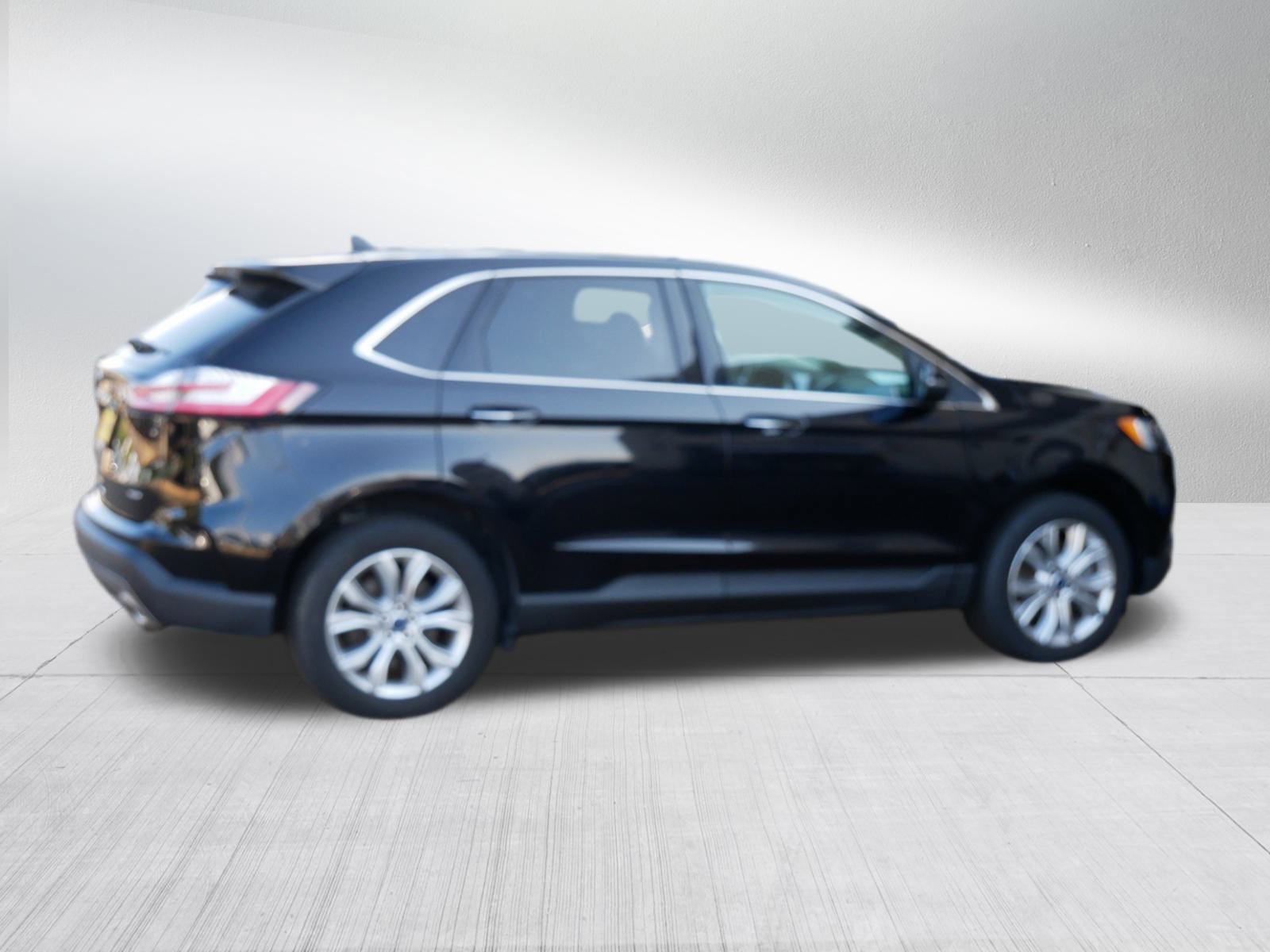 2022 Ford Edge Titanium photo 7