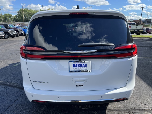 2026 Chrysler Pacifica photo 4