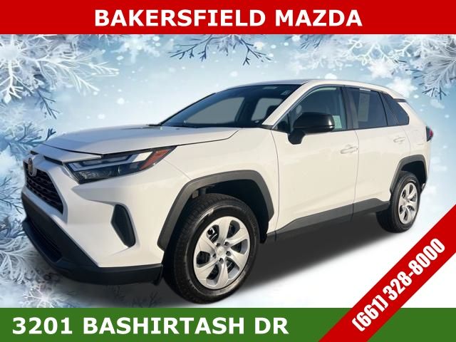 2024 Toyota RAV4 LE's photo