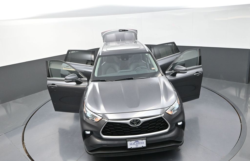 2022 Toyota Highlander XLE photo 26