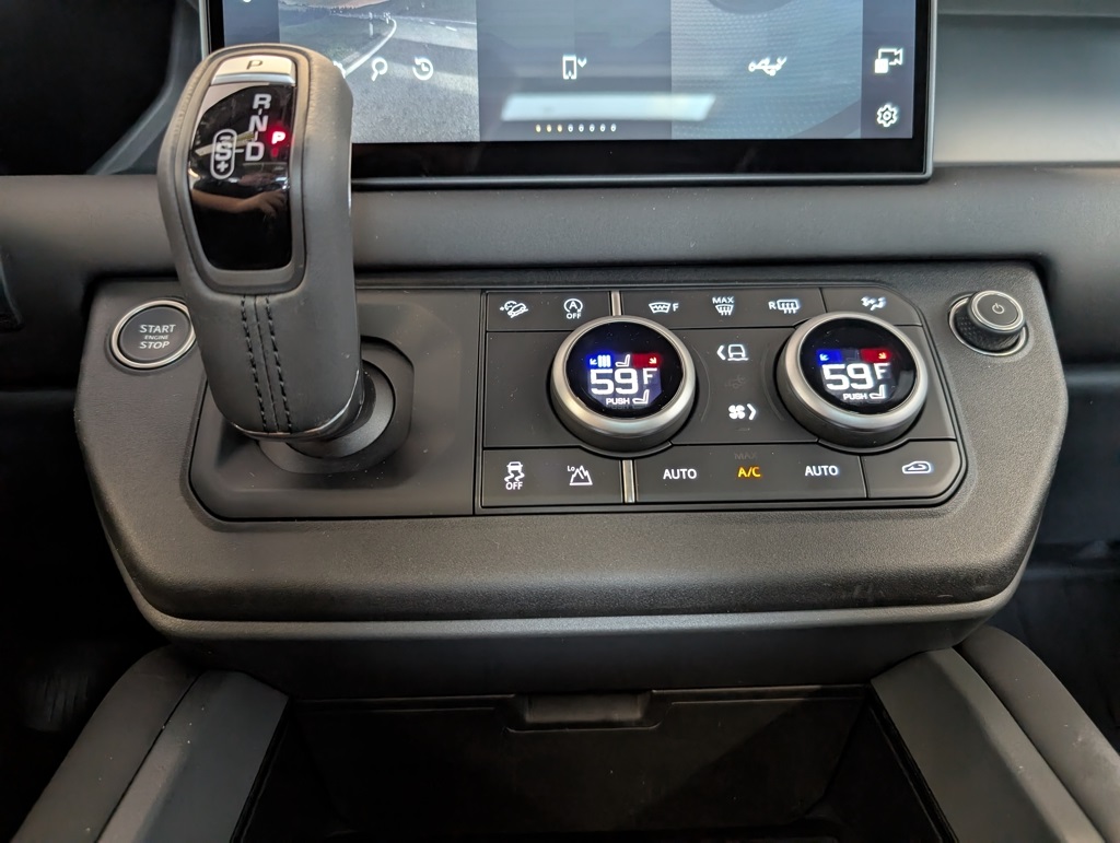 2025 Land Rover Defender 90 X-Dynamic SE photo 21