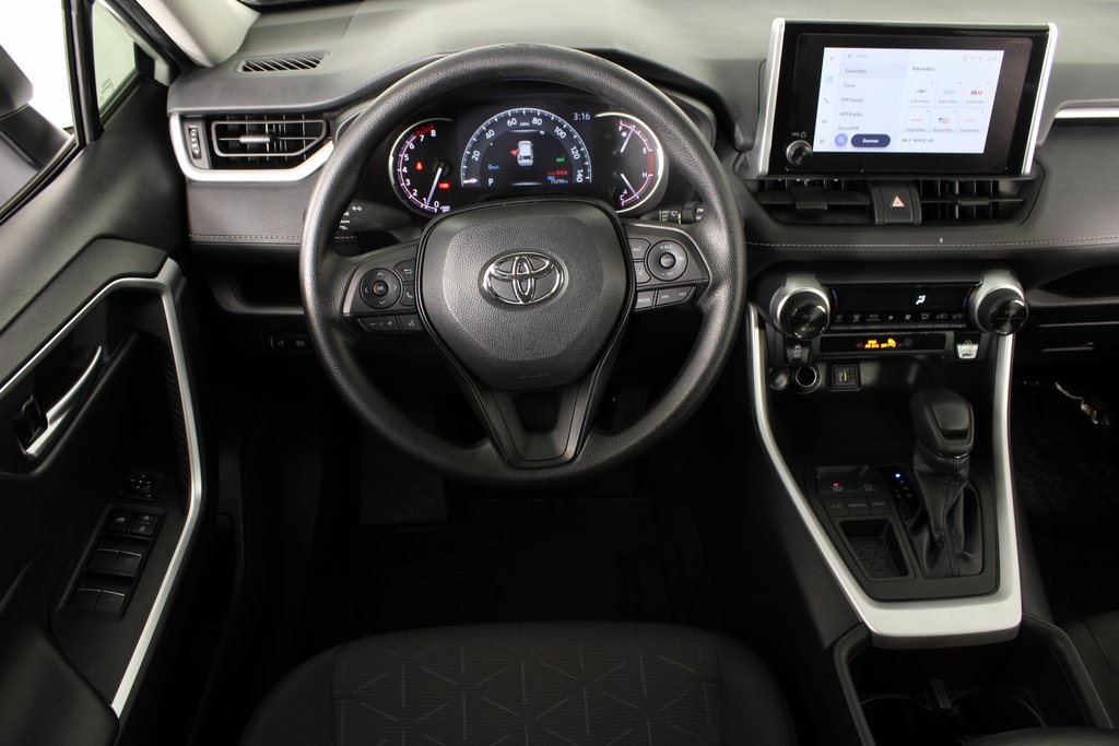 2023 Toyota RAV4 XLE photo 3
