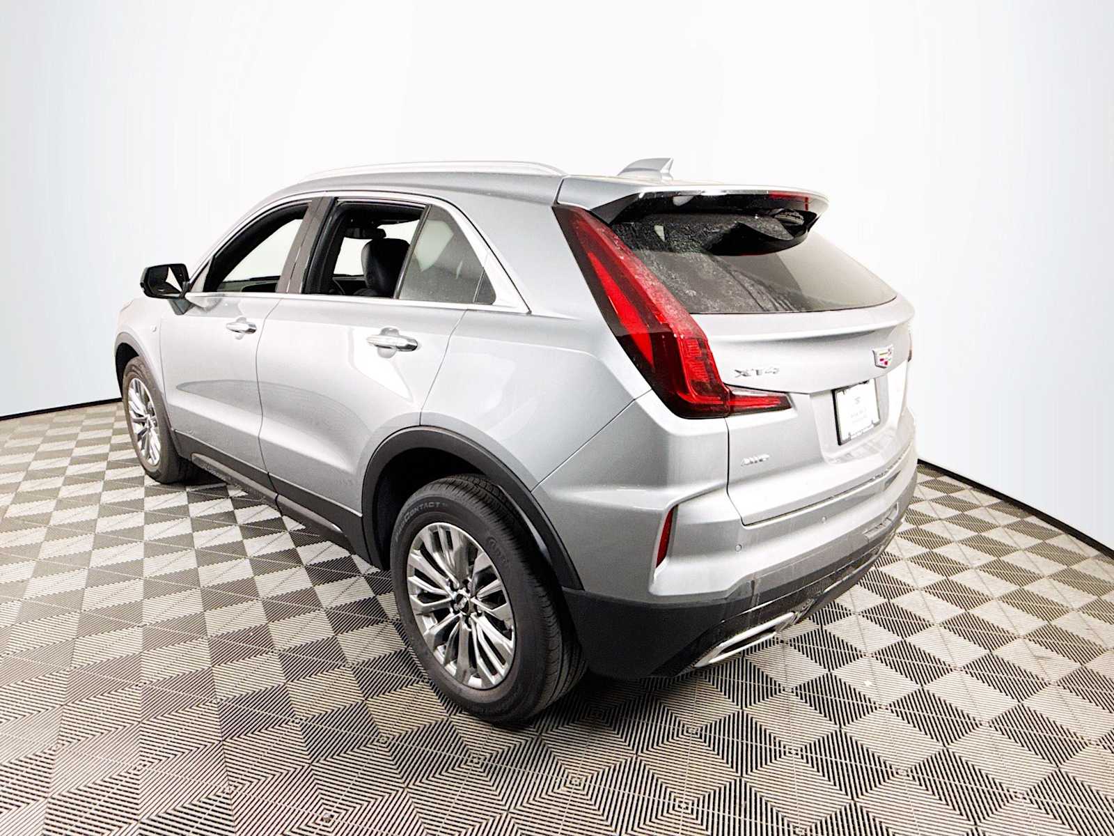 2024 Cadillac XT4 Premium Luxury photo 4