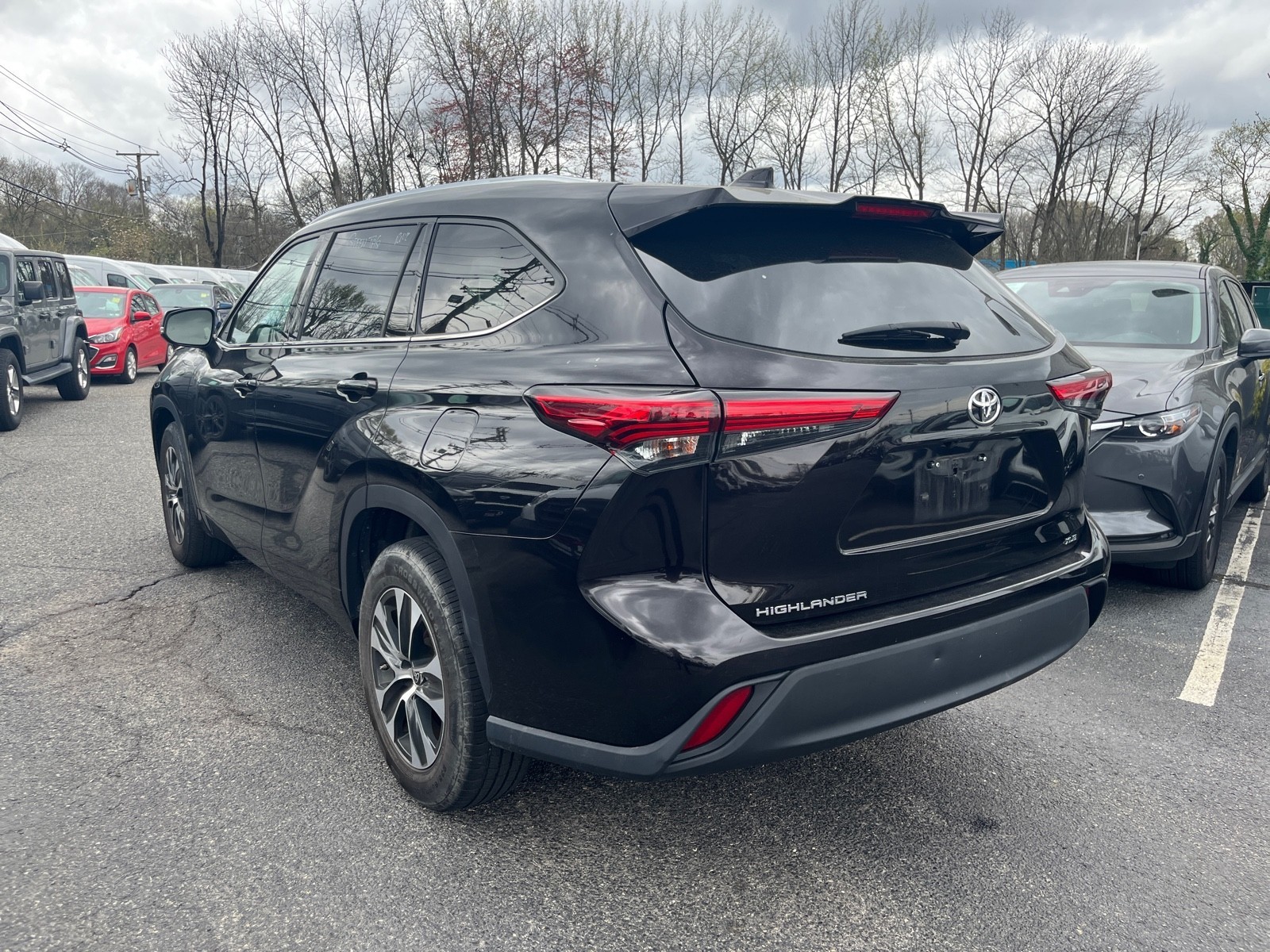 2021 Toyota Highlander XLE photo 4