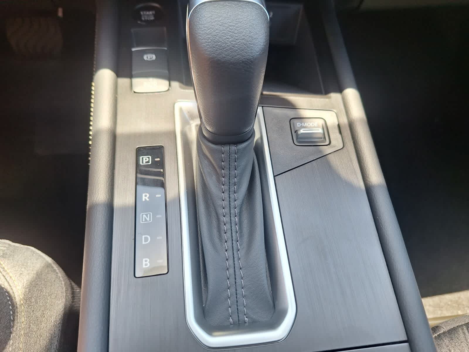2025 Nissan Kicks SV photo 16
