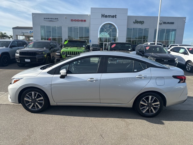 2023 Nissan Versa 1.6 SV photo 4