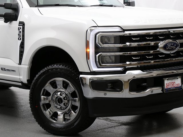 2026 Ford F-350 Lariat photo 3