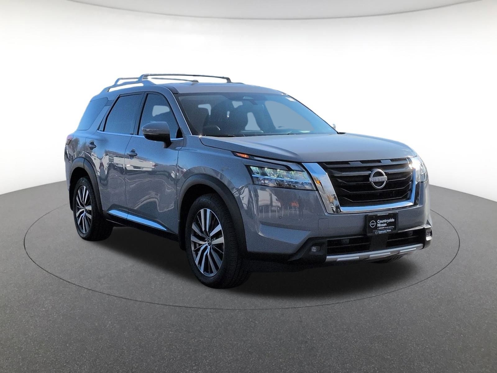 2022 Nissan Pathfinder Platinum photo 2