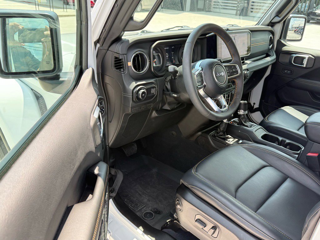 2024 Jeep Wrangler Sahara photo 9