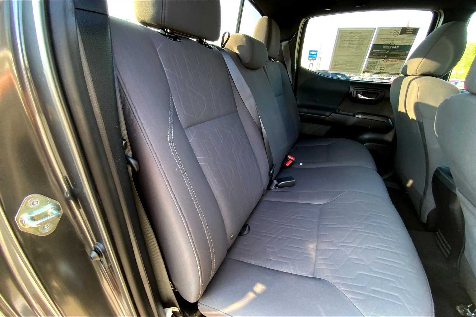 2019 Toyota Tacoma TRD photo 36