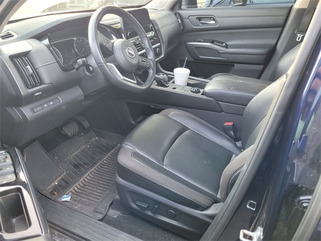 2022 Nissan Pathfinder SL photo 3