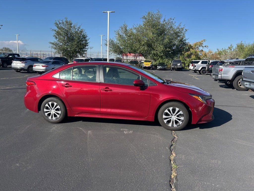 2022 Toyota Corolla Hybrid LE photo 3
