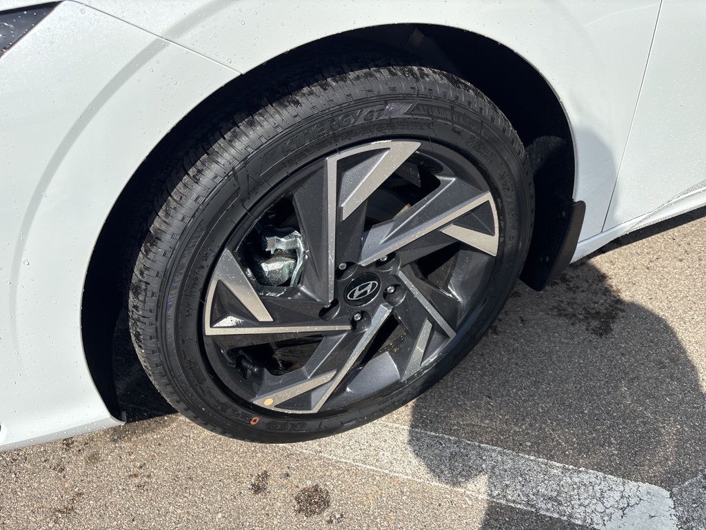 2025 Hyundai Elantra Limited photo 6