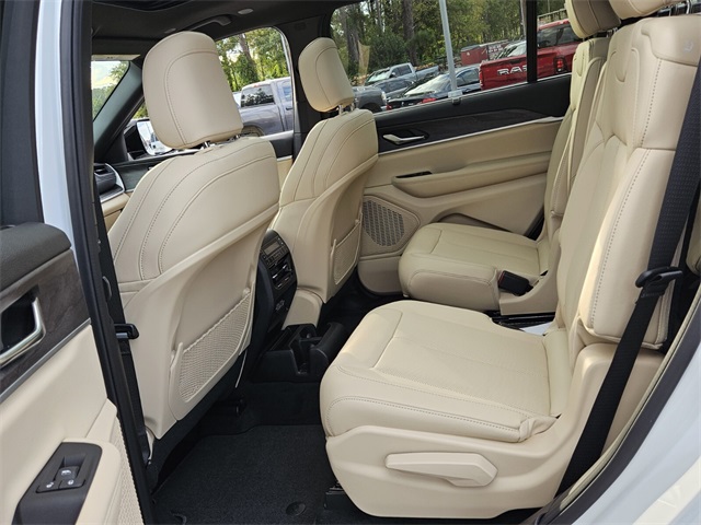 2025 Jeep Grand Cherokee Limited photo 4