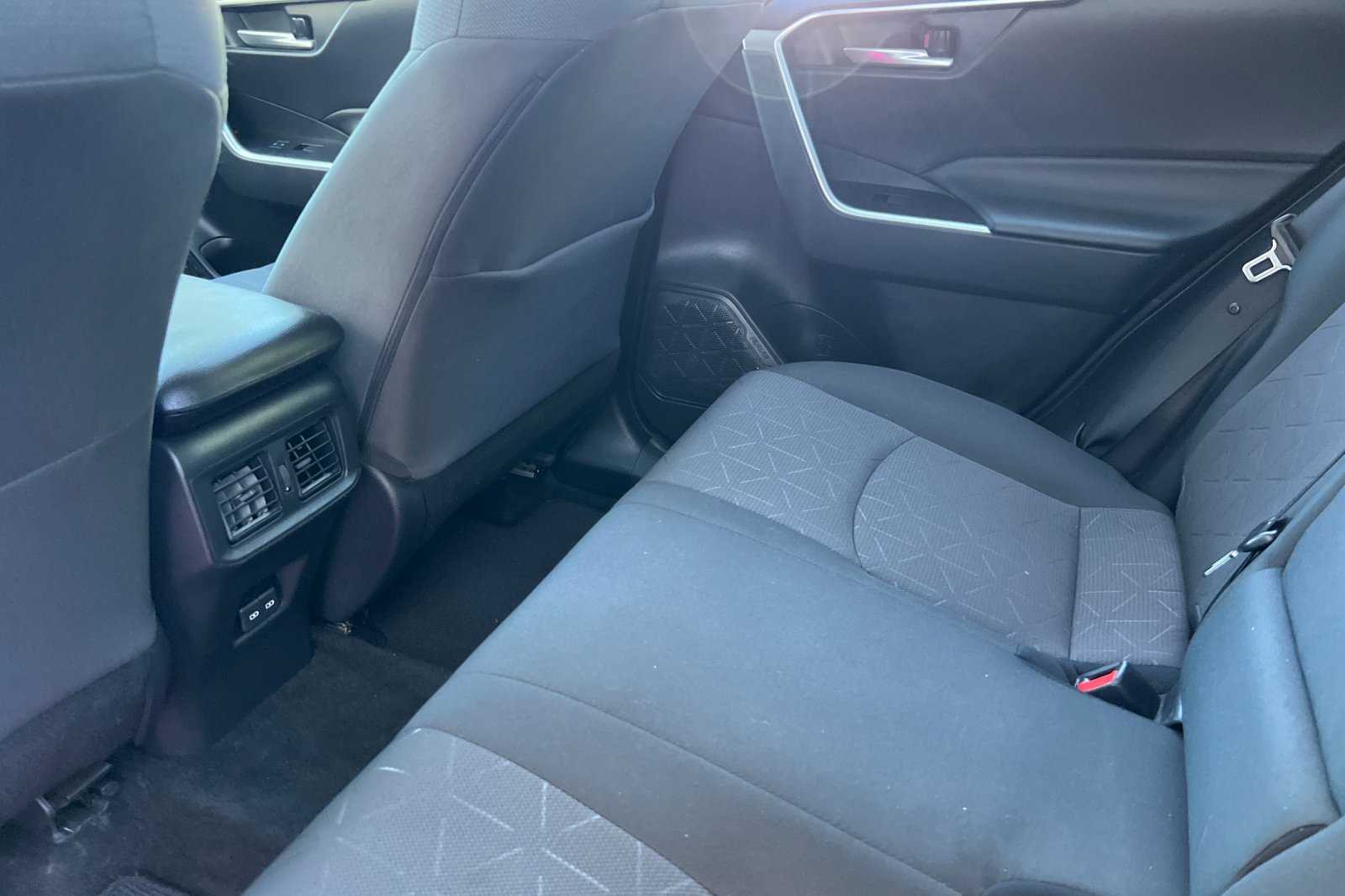 2023 Toyota RAV4 XLE photo 7