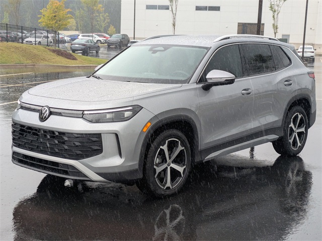 2025 Volkswagen Tiguan SE photo 4
