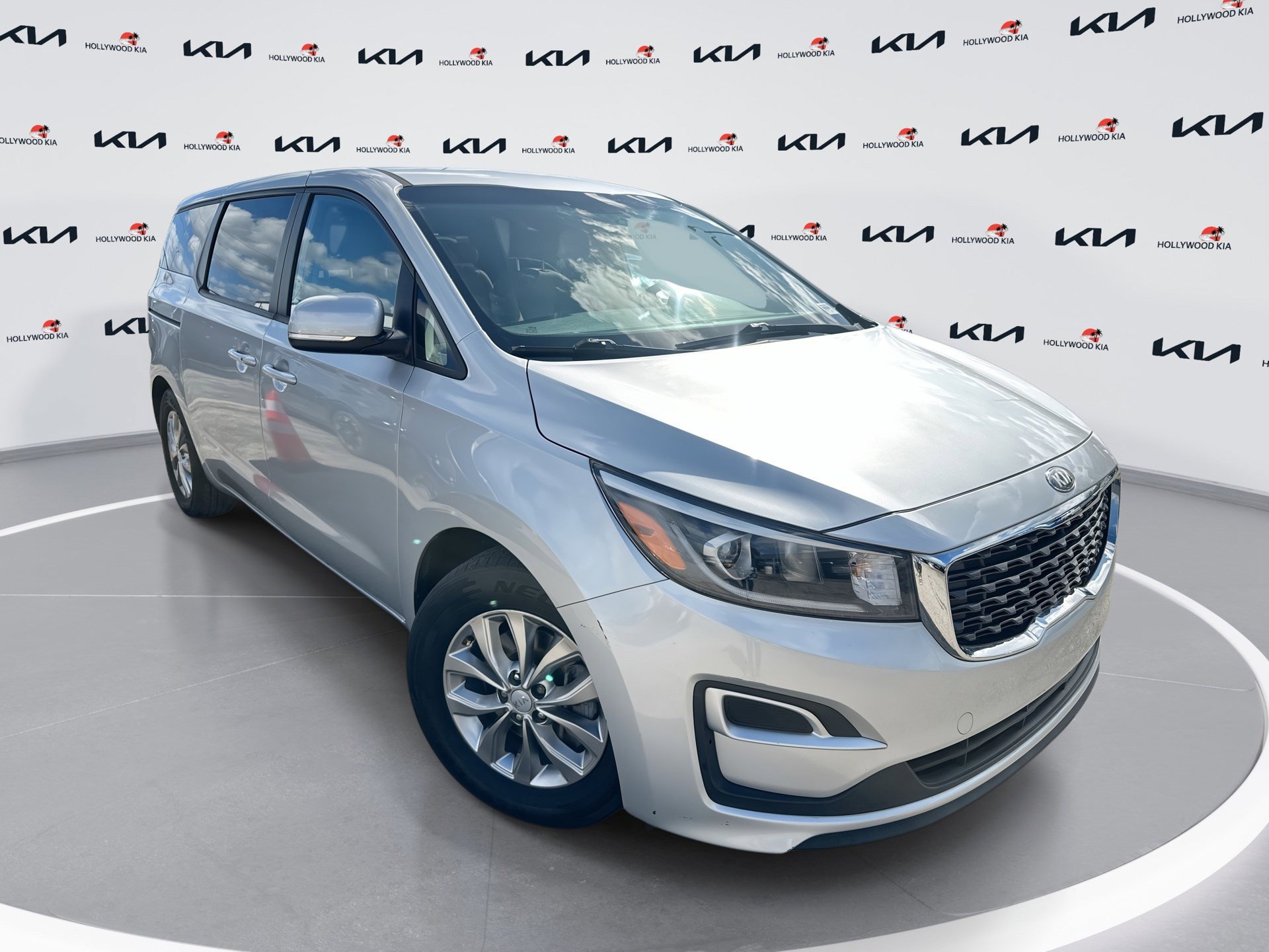 2019 Kia Sedona LX's photo