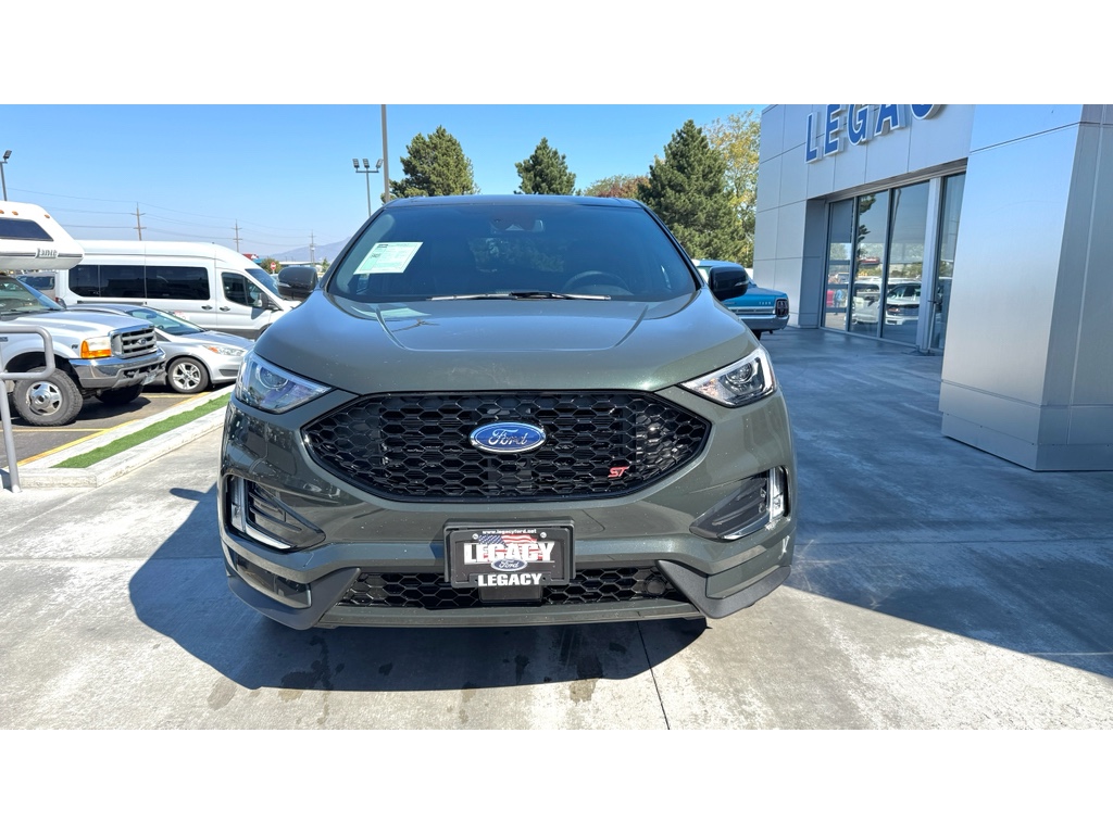 2023 Ford Edge ST photo 2
