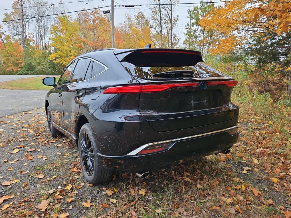 2024 Toyota Venza photo 2