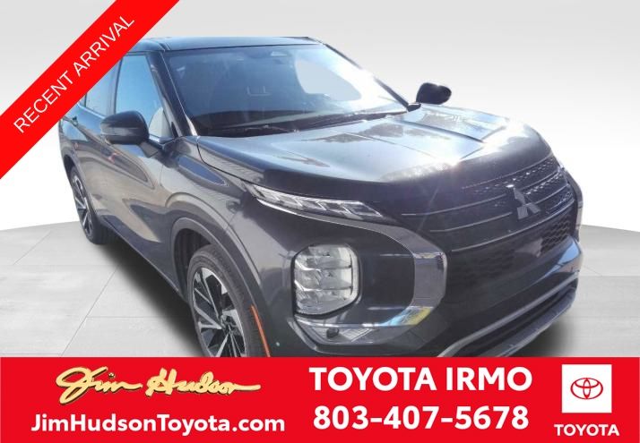 2024 Mitsubishi Outlander SE's photo