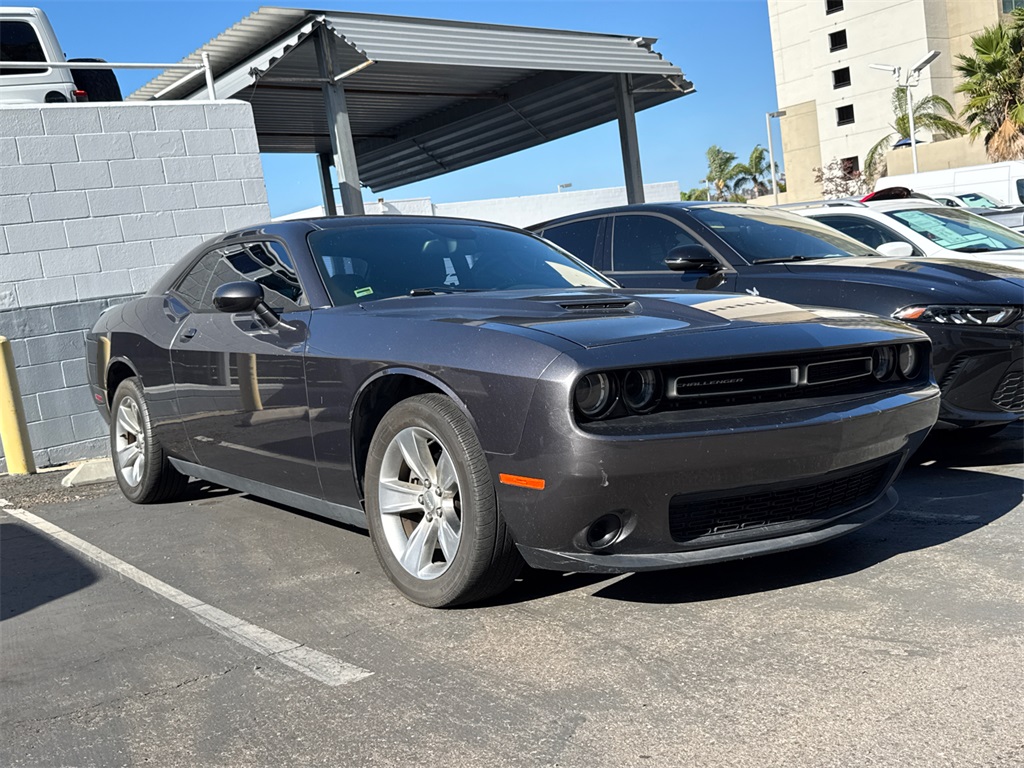 2015 Dodge Challenger SXT photo 2