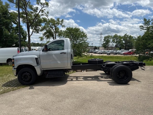 2024 Chevrolet Silverado 5500HD Work Truck photo 2
